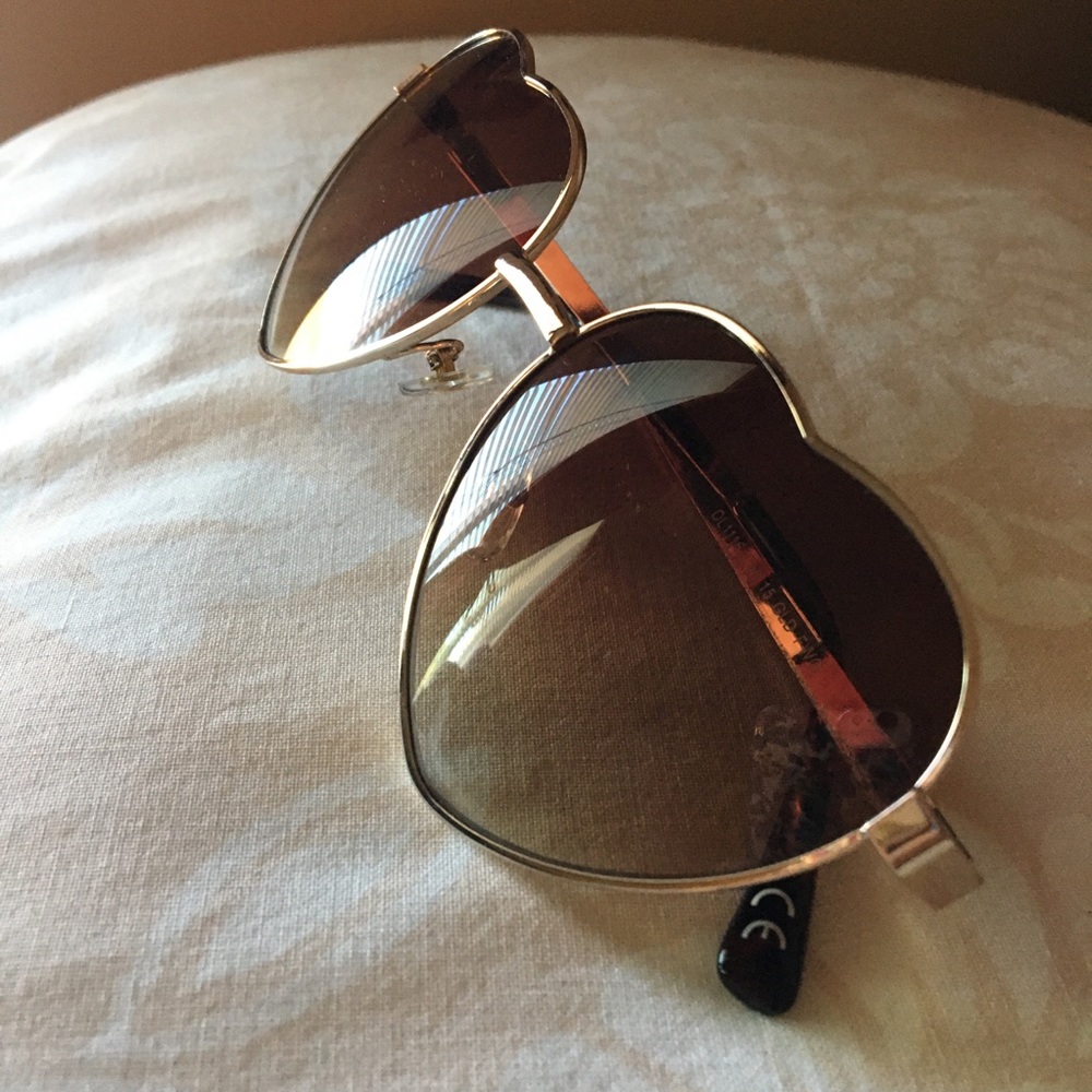😍 Heart Frame Sunglsses